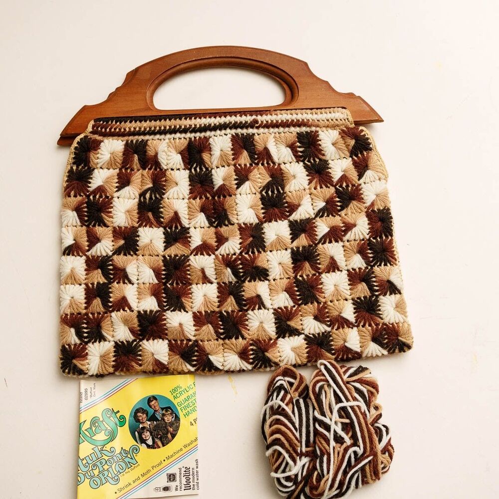 Vintage 70's handmade brown ombre needlework purse handbag‎ wood handle w/yarn